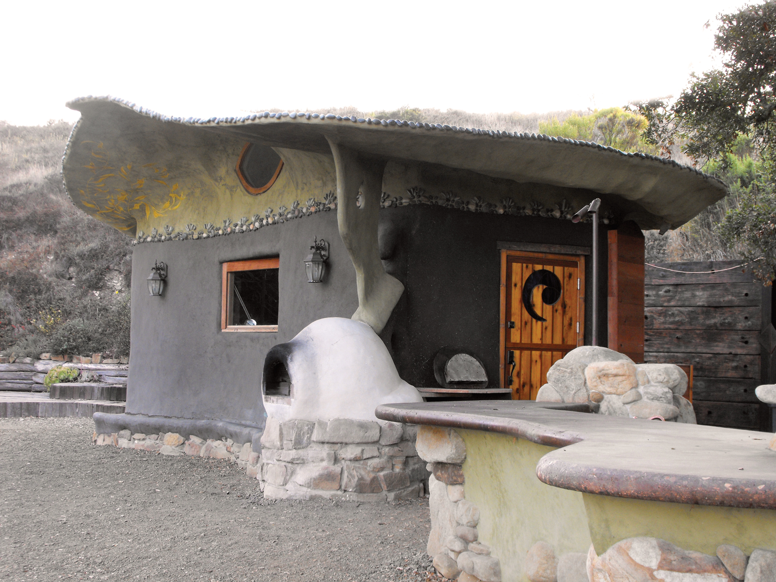 Modern Cob House Building – Mother Earth News